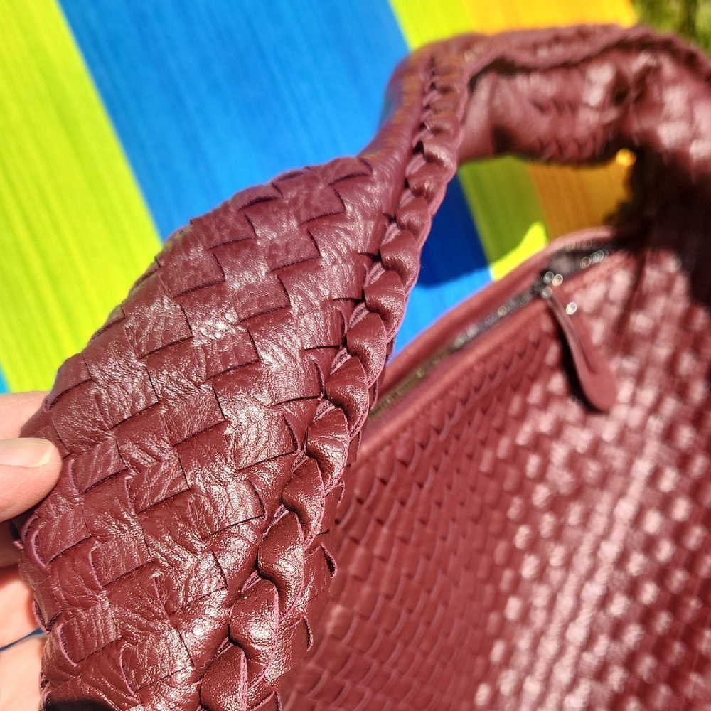 ✨️Source Unknown Woven Shoulder Bag in Burgundy - Picture 3 of 16